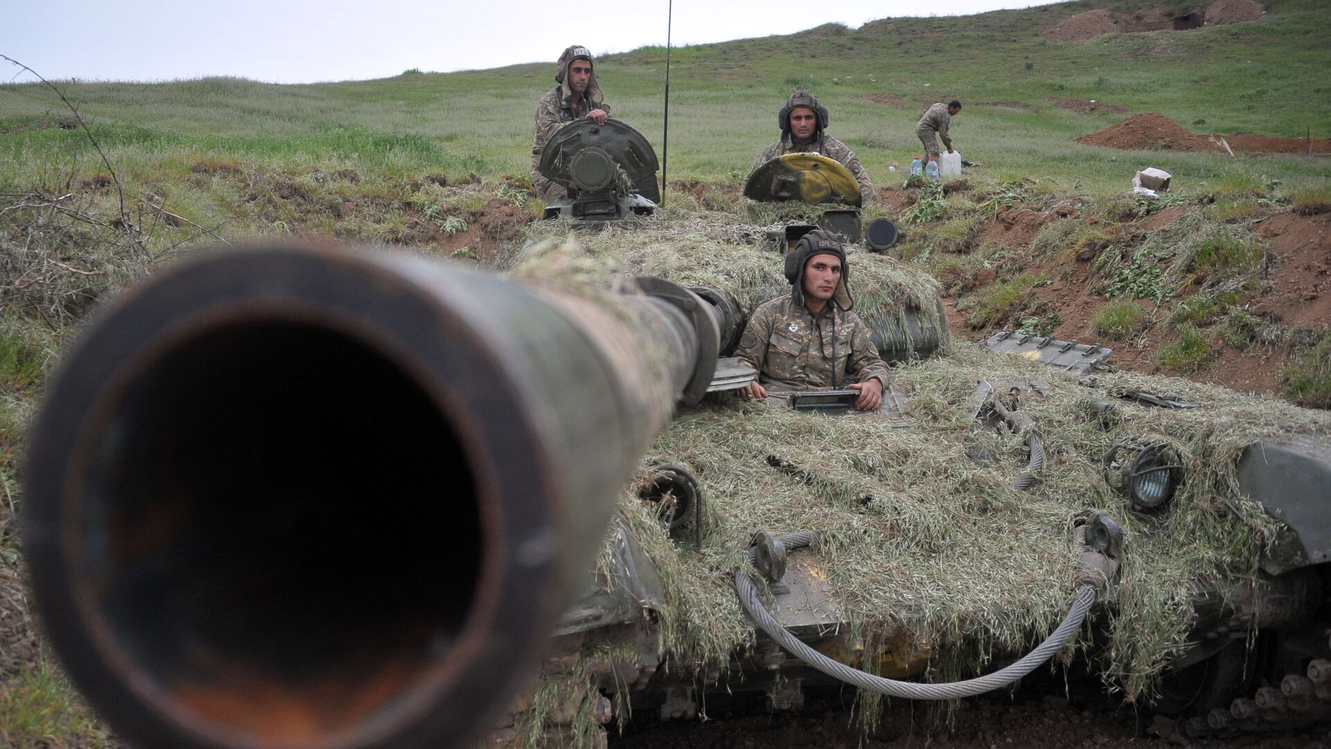 Военнослужащие армии обороны Нагорного Карабаха на первой линии обороны - РИА Новости, 1920, 29.10.2020