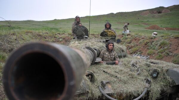Военнослужащие армии обороны Нагорного Карабаха на первой линии обороны