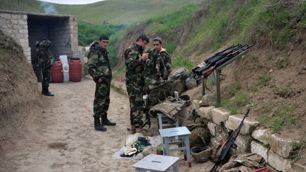 Военнослужащие армии обороны Нагорного Карабаха на первой линии обороны