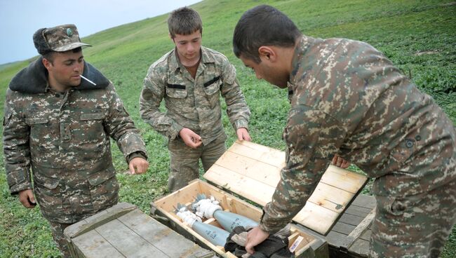 Военнослужащие армии обороны Нагорного Карабаха на первой линии обороны