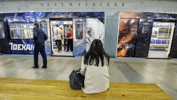Поезд московского метрополитена, оформленный ко Дню космонавтики и посвященный 55-летию первого полета человека в космос