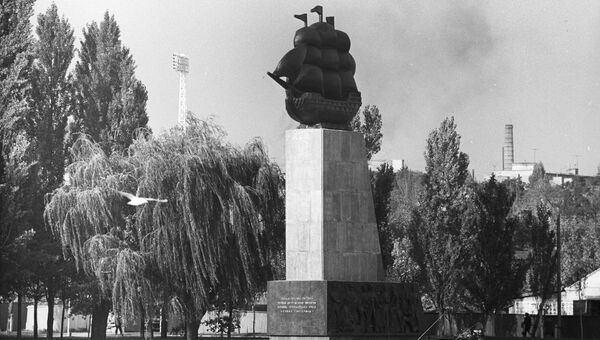 Памятник первым корабелам черноморского флота - символ города Херсона