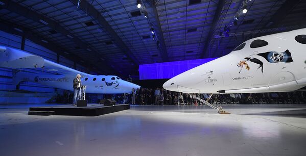 Основатель корпорации Virgin Ричард Брэнсон представляет новый космический корабль SpaceShipTwo