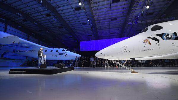 Основатель корпорации Virgin Ричард Брэнсон представляет новый космический корабль SpaceShipTwo