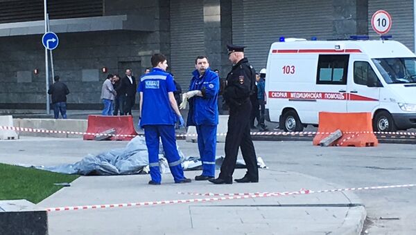 Мужчина погиб после падения с небоскреба в Москва-сити. 13 апреля 2016