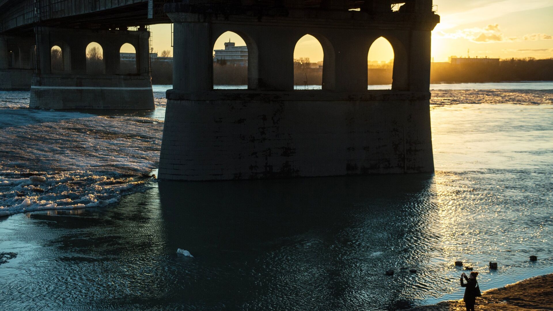 Ленинградский мост через реку Иртыш в городе Омске - РИА Новости, 1920, 03.06.2023