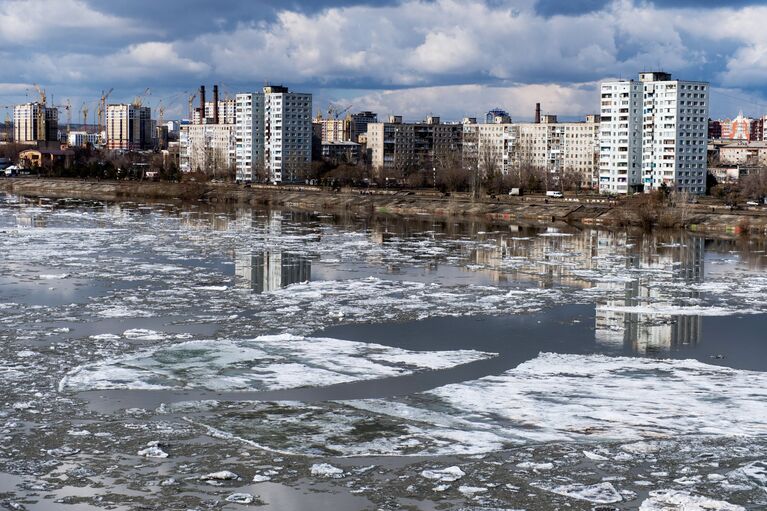 Ледоход на Иртыше в Омске