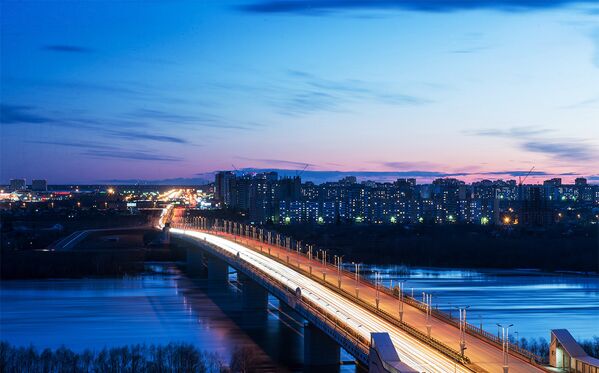 Мост 60-летия Победы через реку Иртыш в городе Омске