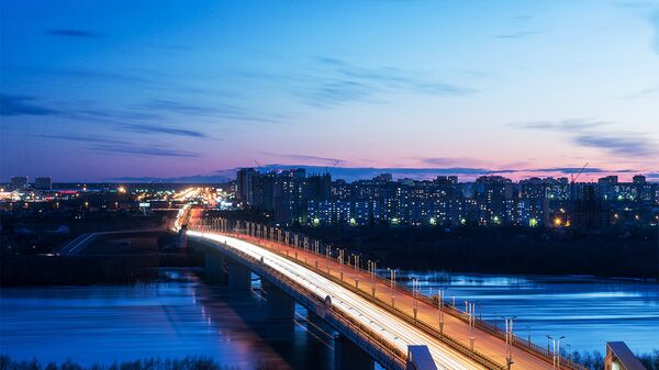 Мост 60-летия Победы через реку Иртыш в городе Омске. Архивное фото