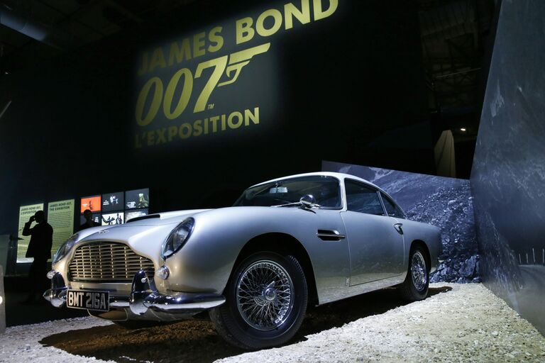 Выставка Fifty Years of Bond Style в Париже