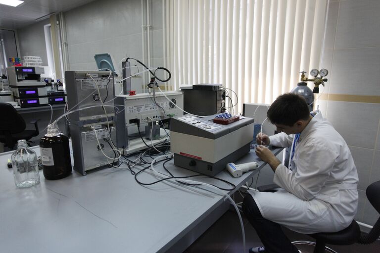 Сотрудник лаборатории во время работы в антидопинговом центре, получившем аккредитацию Всемирного антидопингового агентства WADA, в Москве Сотрудник лаборатории во время работы в антидопинговом центре, получившем аккредитацию Всемирного антидопингового агентства WADA, в Москве