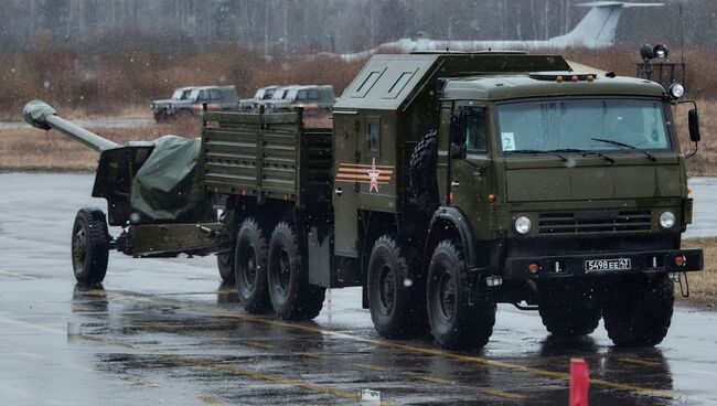 152-мм пушка-гаубица Д-20 механизированной колонны войск Западного военного округа (ЗВО). Архивное фото