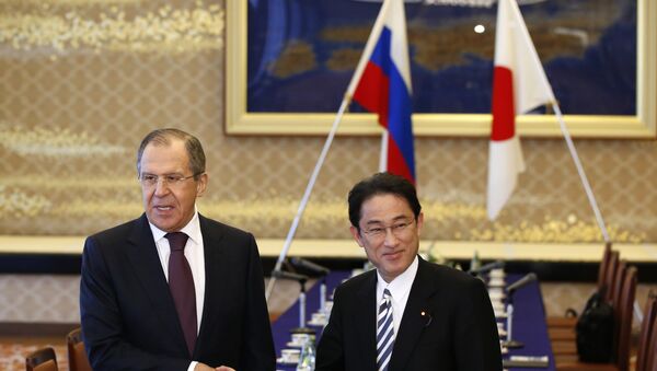 Министр иностранных дел России Сергей Лавров и министр иностранных дел Японии Фумио Кишида в Токио