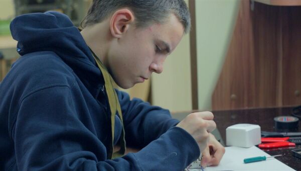 Андрей, 12 лет. Собирается сам сделать фонарик, который поможет ему не заблудиться