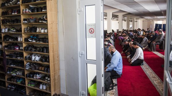 Мусульмане в мечети. Берлин, Германия