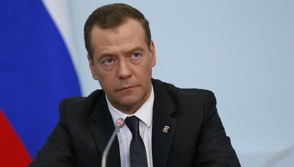Председатель правительства РФ Дмитрий Медведев во время совещания, посвященного состоянию дорог в России
