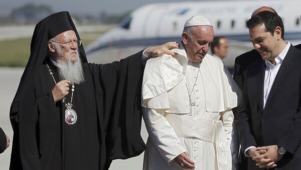 Папа римский прибыл на остров Лесбос, 16 апреля 2016. Архивное фото