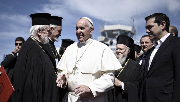 Папа Римский в порту Митилини в Греции