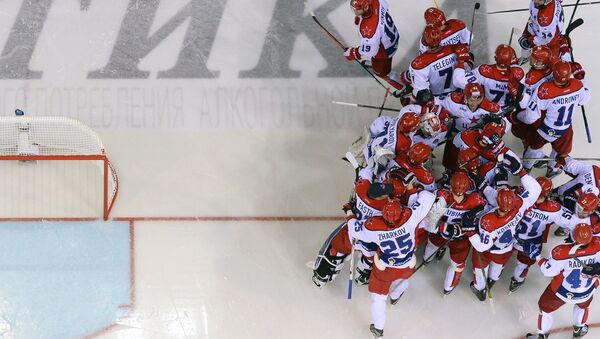 Игроки ЦСКА радуются победе в финальном матче плей-офф Кубка Гагарина Континентальной хоккейной лиги, архивное фото