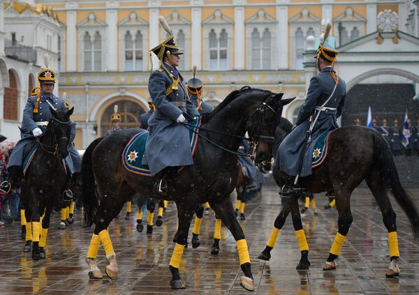 Церемония развода пеших и конных караулов Президентского полка