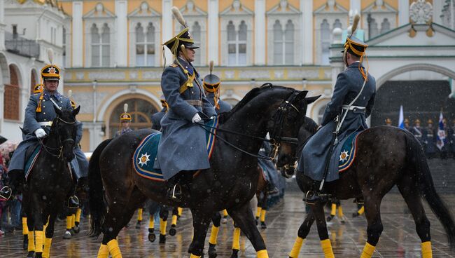 Церемония развода пеших и конных караулов Президентского полка. Архивное фото