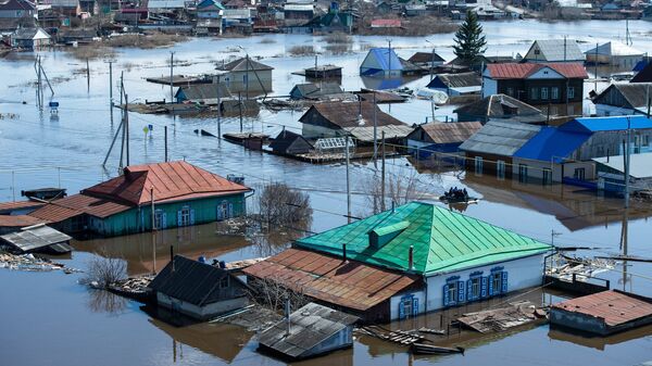 Частные дома в городе Ишим Тюменской области, подтопленные в результате сильного поднятия воды в реках Ишим и Карасуль