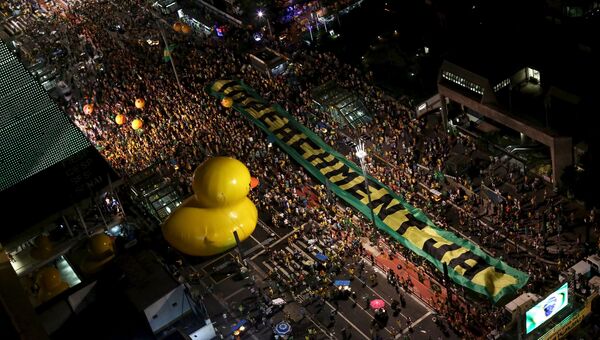 Акция протеста против президента Бразилии Дилмы Руссефф в Сан-Паулу