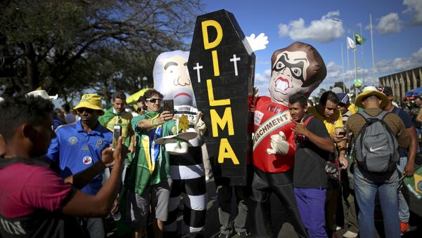Акция протеста против президента Бразилии Дилмы Руссефф