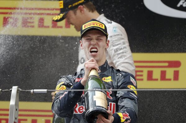 Российский гонщик Даниил Квят на Гран-при Формула-1 в Китае. 17 апреля 2016