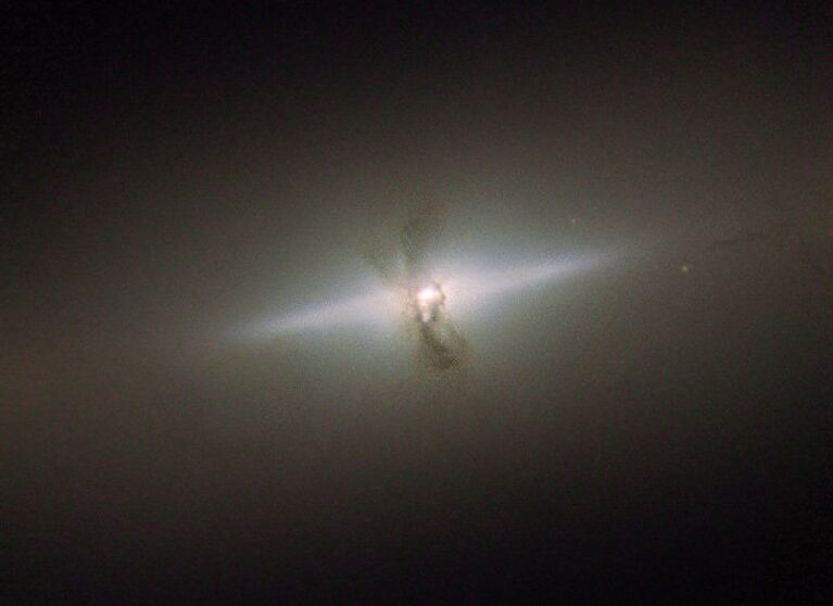 Галактика NGC 4111 в созвездии Гончих Псов