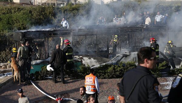 На месте взрыва в автобусе в Иерусалиме, Израиль. 18 апреля 2016