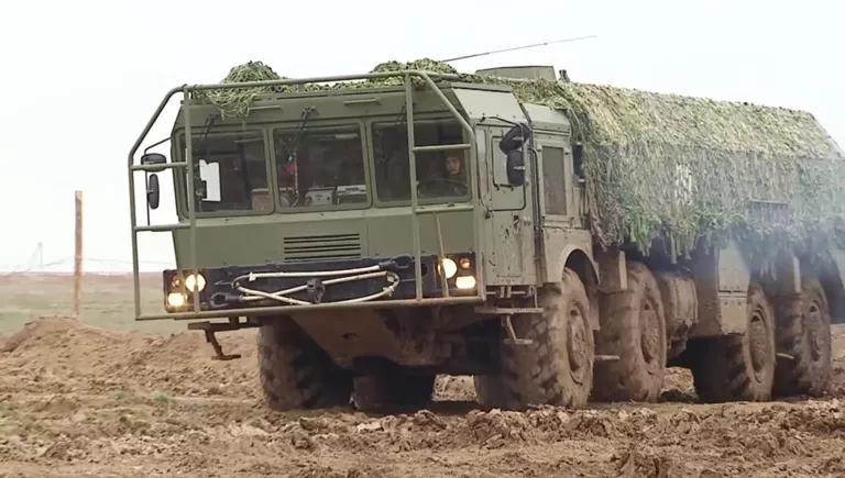 На полигоне в Астраханской области проведен боевой пуск ракеты из комплекса Искандер-М На полигоне в Астраханской области проведен боевой пуск ракеты из комплекса Искандер-М
