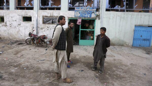 На месте взрыва в Кабуле, 19 апреля 2016