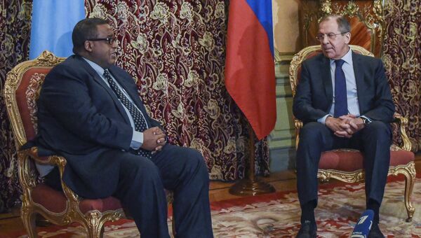 Министр иностранных дел РФ Сергей Лавров (справа) и премьер-министр Сомали Омар Шермарке на встрече в Москве. Архивное фото