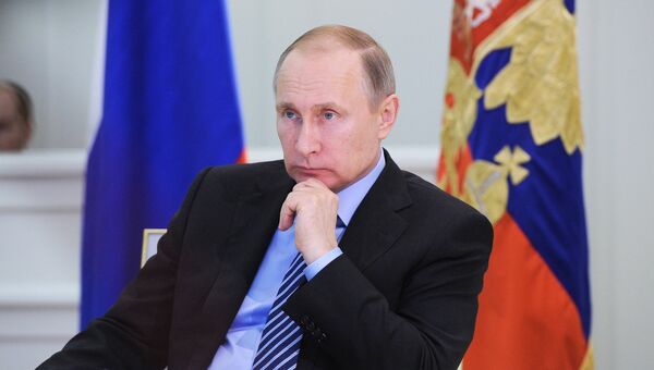 Президент РФ В. Путин провел телемост с представителями регионов, подвергшихся затоплению из-за паводка