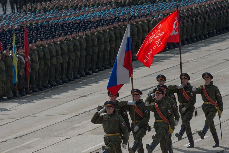 Участники пеших колонн парадного расчета войск Московского гарнизона Центрального военного округа во время подготовки к военному параду, посвященному 71-й годовщине Победы в Великой Отечественной войне, на подмосковном полигоне в Алабино