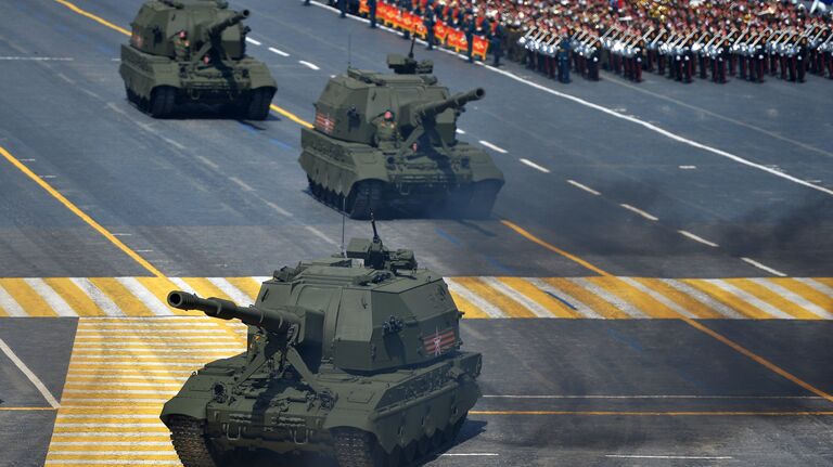 Самоходные артиллерийские установки (САУ) Коалиция-СВ во время военного парада