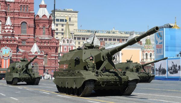 Самоходные артиллерийские установки (САУ) Коалиция-СВ во время генеральной репетиции военного парада