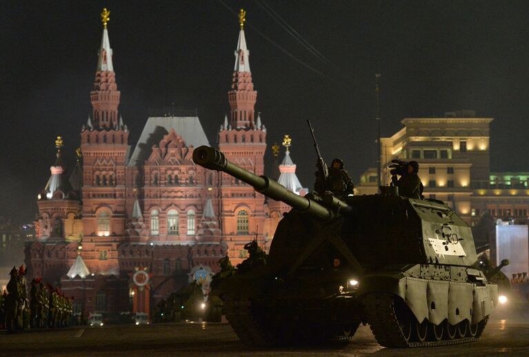 САУ Коалиция-СВ во время репетиции военного парада в Москве