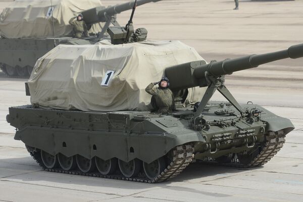 Самоходная артиллерийская установка САУ Коалиция-СВ на полигоне в Алабино