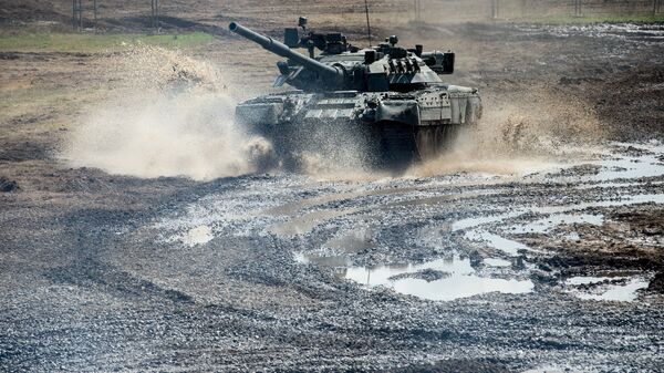 Танк Т-80 на генеральной репетиции военно-патриотической программы Непобедимые и легендарные 