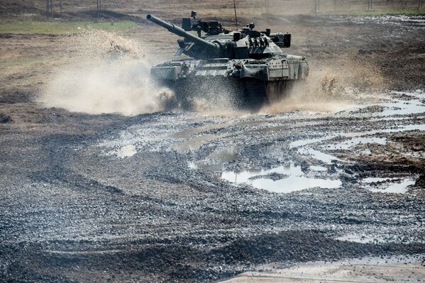 Танк Т-80 на генеральной репетиции военно-патриотической программы Непобедимые и легендарные