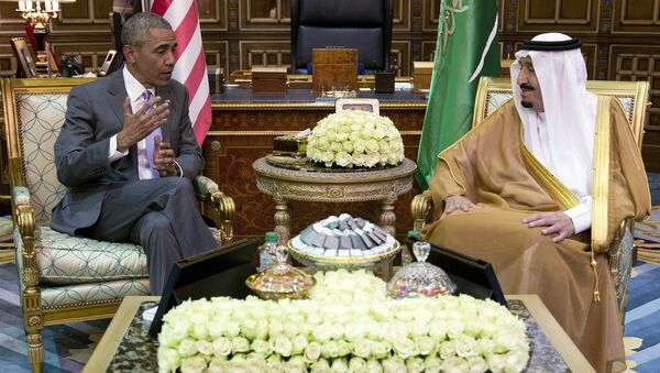Президент США Барак Обама и король Сальман ибн Абдель-Азиз ас-Сауд во время встречи в Саудовской Аравии. 20 апреля 2016