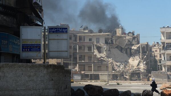 Обстрел боевиками одного из районов города в Сирии. Архивное фото
