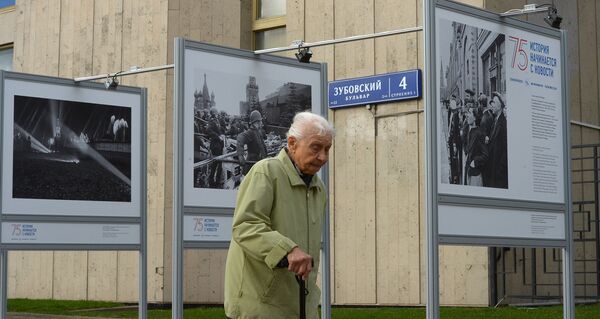 Выставка к 75-летию Совинформбюро на Зубовском бульваре