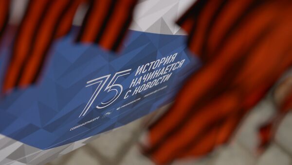 Волонтер раздает георгиевские ленточки в центре Москвы в рамках акции Георгиевская ленточка, посвященной 71-й годовщине Победы в Великой Отечественной войне. Архивное фото