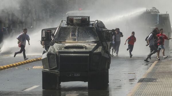 Столкновения в Сантьяго, Чили