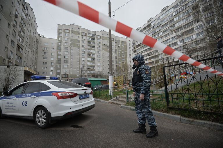 Склад оружия и боеприпасов нашли в подвале девятиэтажки на юге Москвы