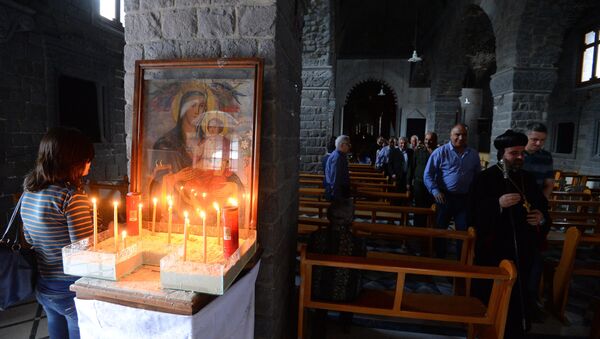Верующие в одной из церквей в Хомсе. Архивное фото