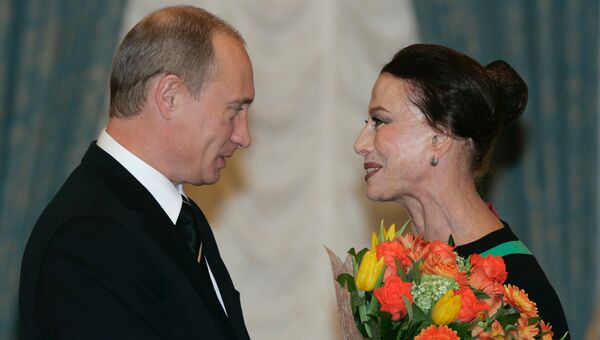 Президент РФ Владимир Путин наградил орденом За заслуги перед Отечеством I степени балерину Майю Плисецкую